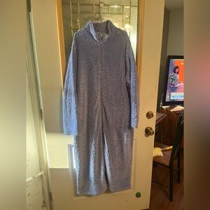 1x long sleeve blue housecoat